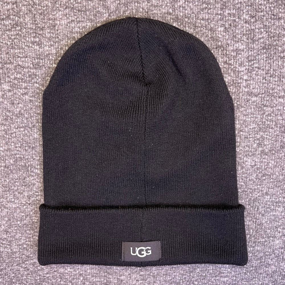 UGG Beanie Hat OS Black Cuffed Casual Wool Blend Logo Patch Winter Outdoor Cozy